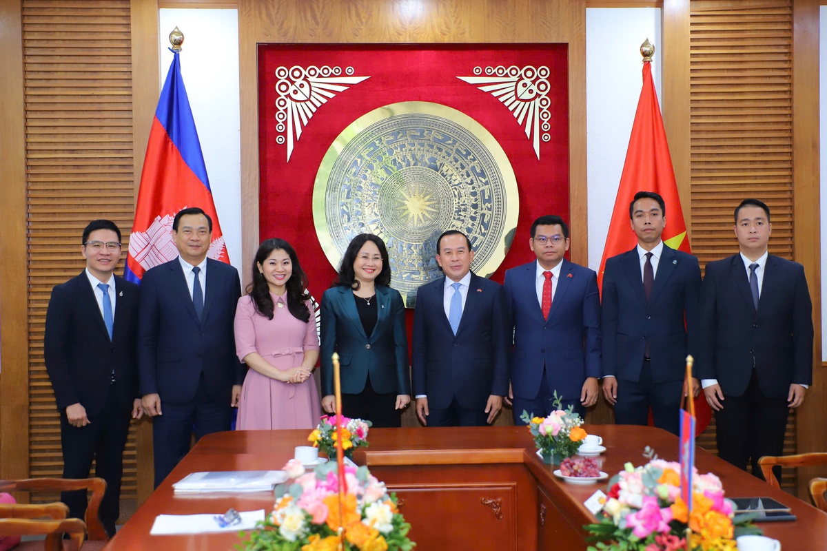 Bộ trưởng Lâm Thị Phương Thanh và Bộ trưởng Hout Hak tại buổi làm việc Bộ trưởng Lâm Thị Phương Thanh và Bộ trưởng Hout Hak tại buổi làm việc