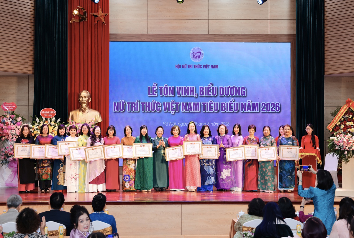 Tôn vinh đóng góp và khát vọng cống hiến của những nữ trí thức Việt Nam tiêu biểu- Ảnh 7. Tôn vinh đóng góp và khát vọng cống hiến của những nữ trí thức Việt Nam tiêu biểu- Ảnh 7.