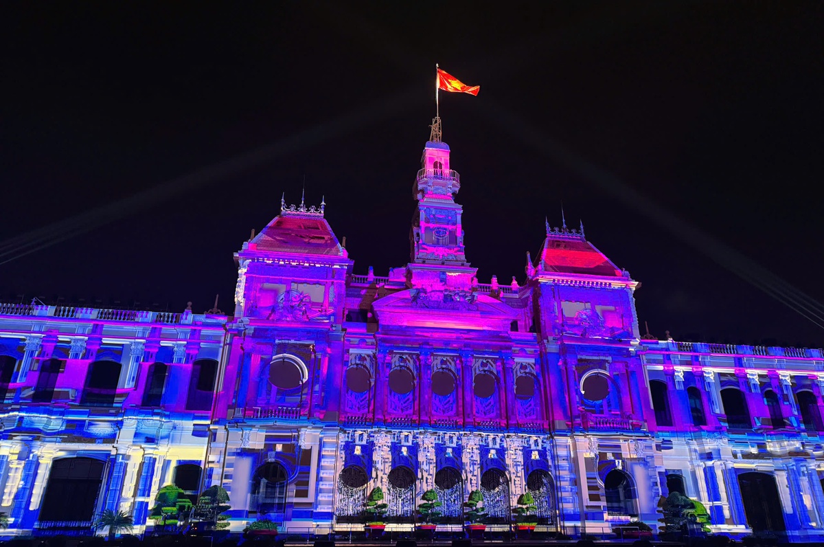 Trụ sở UBND TPHCM lung linh sắc màu với công nghệ 3D Mapping- Ảnh 5.