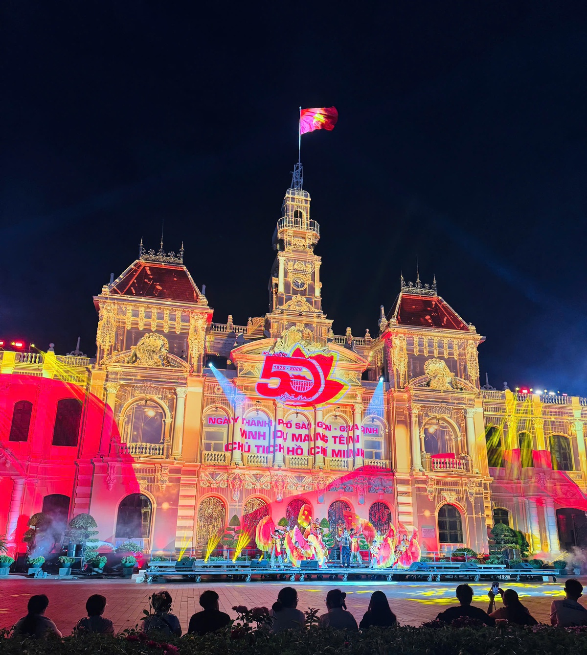 Trụ sở UBND TPHCM lung linh sắc màu với công nghệ 3D Mapping- Ảnh 6.