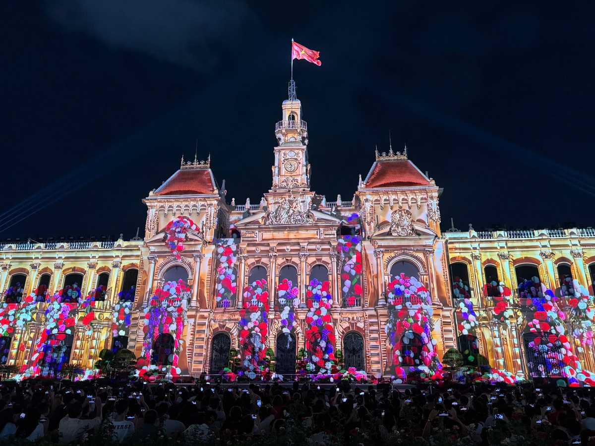Trụ sở UBND TPHCM lung linh sắc màu với công nghệ 3D Mapping- Ảnh 7.