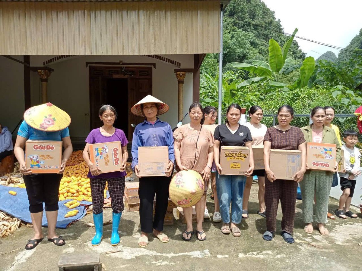 Phụ nữ Cao Bằng chung tay giúp đỡ người dân vùng lũ- Ảnh 2.
