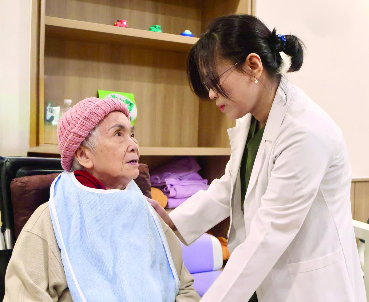 "Điểm tựa dịu dàng" cho tuổi xế chiều- Ảnh 1.