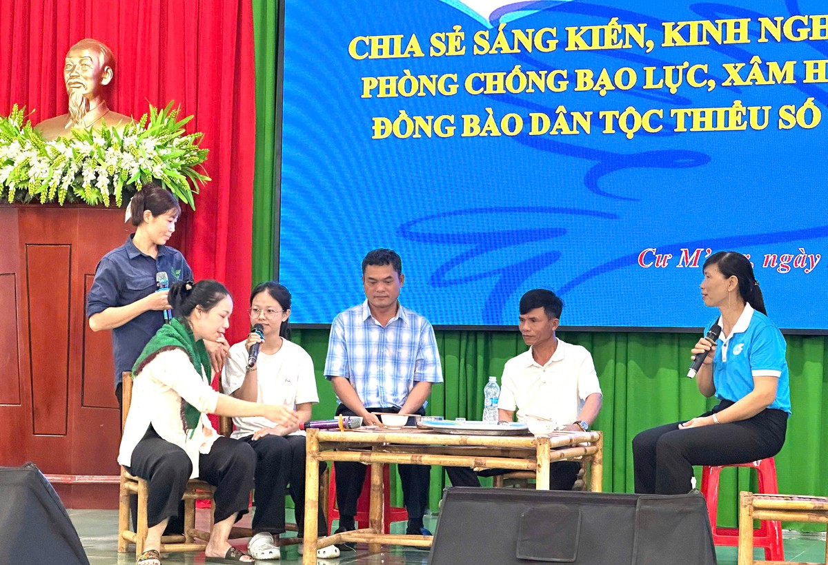 Đắk Lắk: Chia sẻ sáng kiến truyền thông phòng, chống bạo lực với phụ nữ và trẻ em- Ảnh 1.