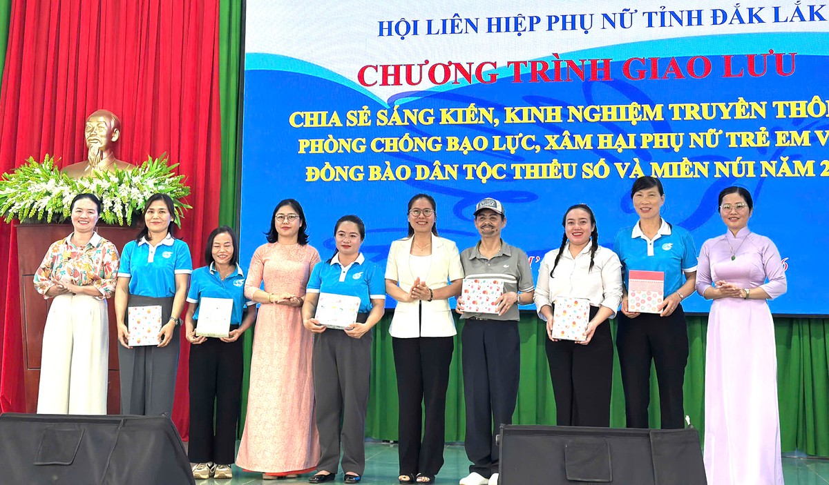Đắk Lắk: Chia sẻ sáng kiến truyền thông phòng, chống bạo lực với phụ nữ và trẻ em- Ảnh 2.