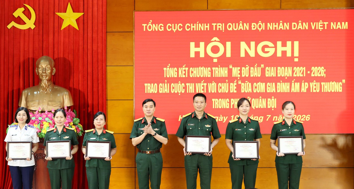 Phụ nữ Quân đội hỗ trợ gần 1.000 trẻ mồ côi, trao hơn 8,2 tỷ đồng qua chương trình "Mẹ đỡ đầu" - Ảnh 3.