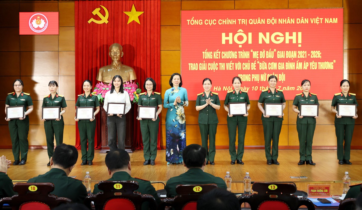 Phụ nữ Quân đội hỗ trợ gần 1.000 trẻ mồ côi, trao hơn 8,2 tỷ đồng qua chương trình "Mẹ đỡ đầu" - Ảnh 5.