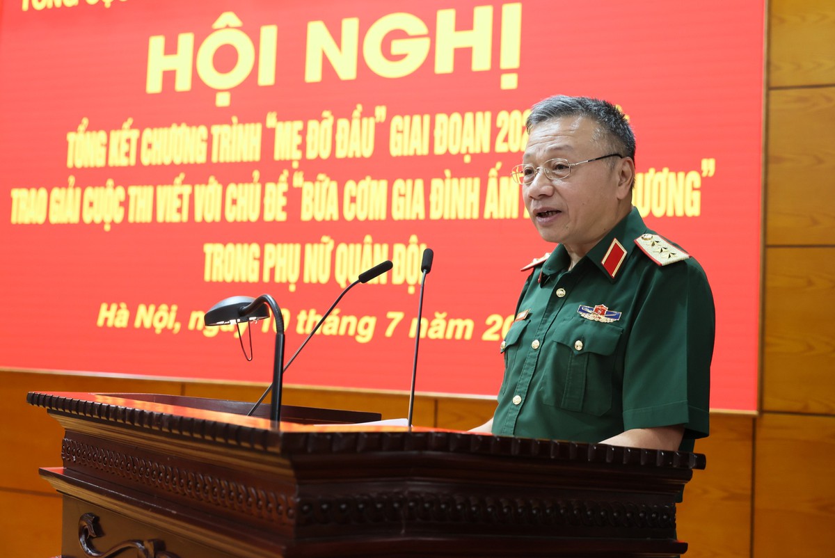 Phụ nữ Quân đội hỗ trợ gần 1.000 trẻ mồ côi, trao hơn 8,2 tỷ đồng qua chương trình "Mẹ đỡ đầu" - Ảnh 1.