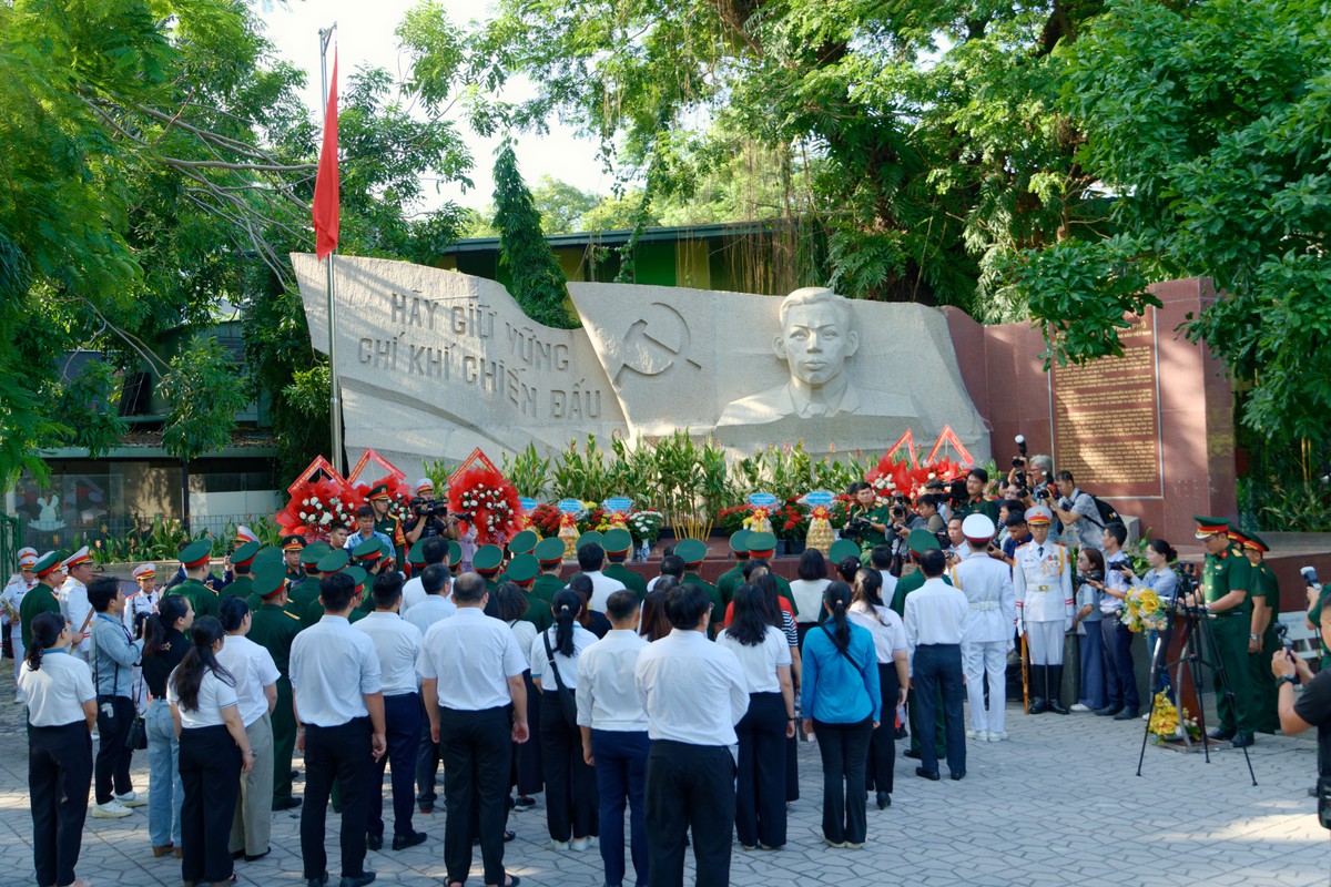 Đại tướng Nguyễn Trọng Nghĩa dâng hoa, dâng hương và kiểm tra công tác tìm kiếm, quy tập hài cốt liệt sĩ- Ảnh 2.