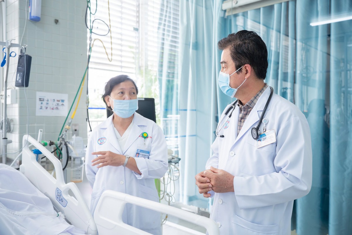 Bệnh nhân nặng nhất trong vụ lật ca nô tại Phú Quốc được chuyển về Bệnh viện Chợ Rẫy điều trị- Ảnh 1.