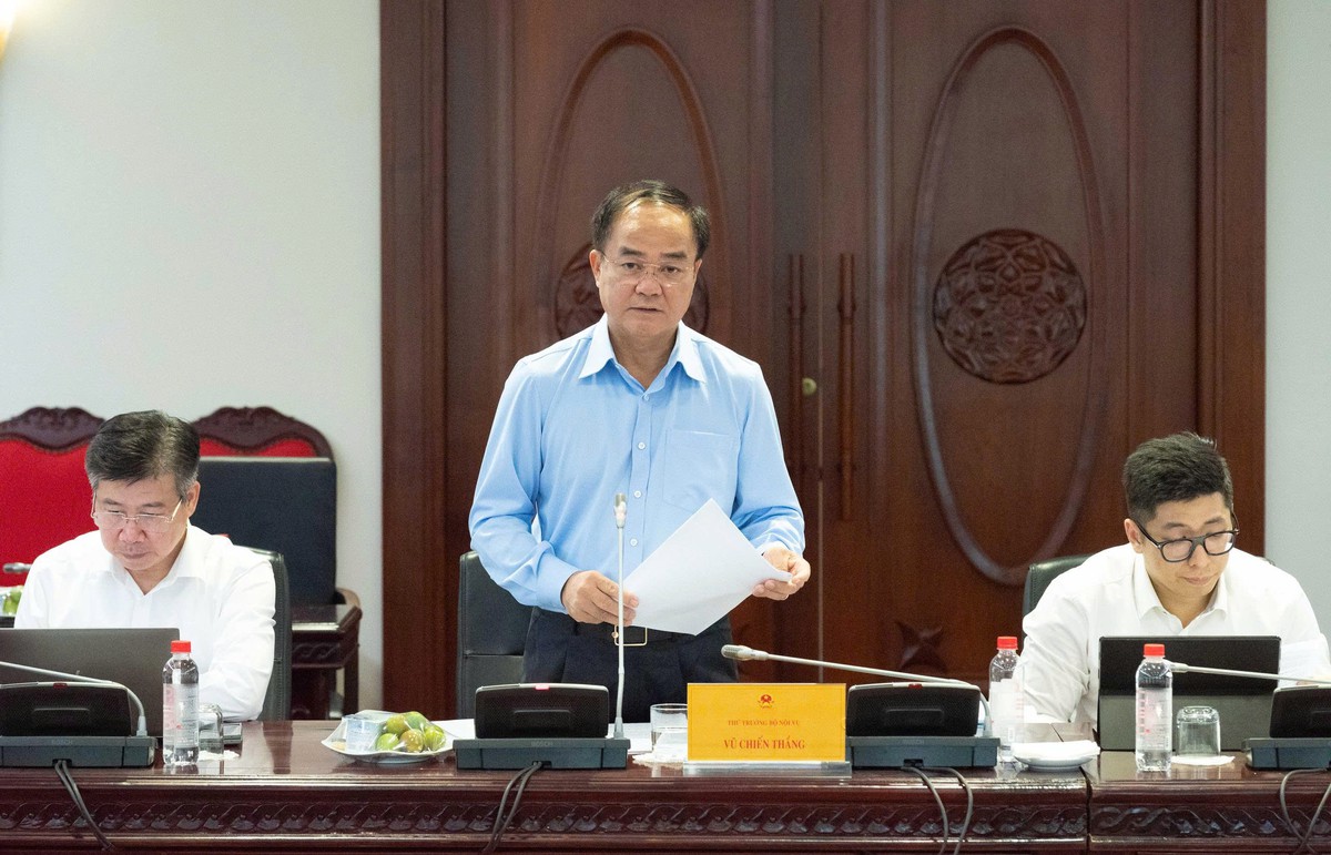 Sửa Luật lao động đi làm việc ở nước ngoài theo hợp đồng: Tư duy "hậu kiểm" và bài toán lấy người lao động làm trung tâm- Ảnh 1.