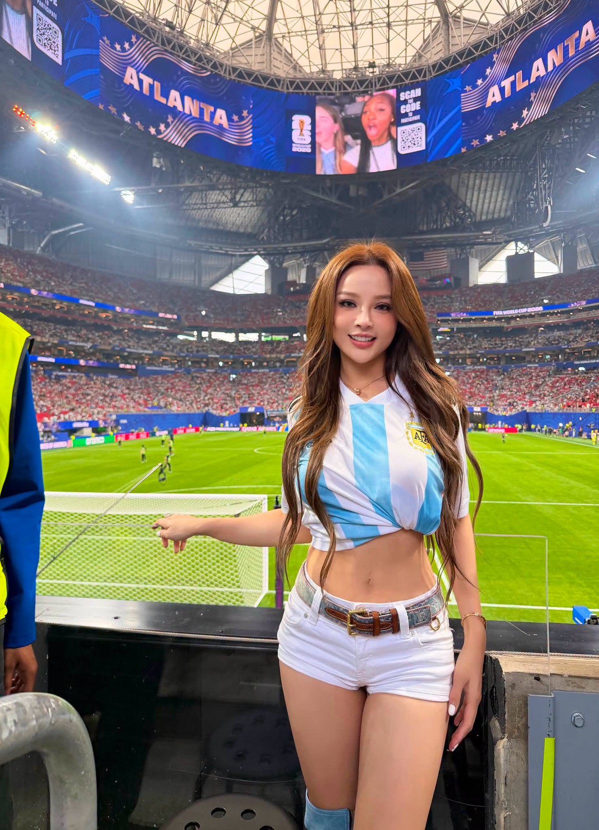 Những bóng hồng “đốt cháy” khán đài World Cup 2026 - Ảnh 6.