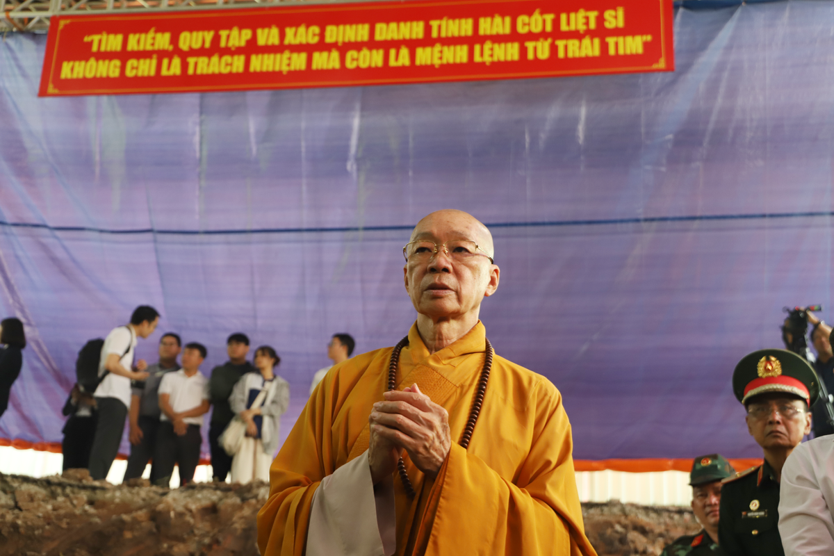 Đoàn đại biểu Ủy ban MTTQ Việt Nam TPHCM dâng hương tưởng niệm các anh hùng liệt sĩ tại công viên Lê Thị Riêng- Ảnh 4.
