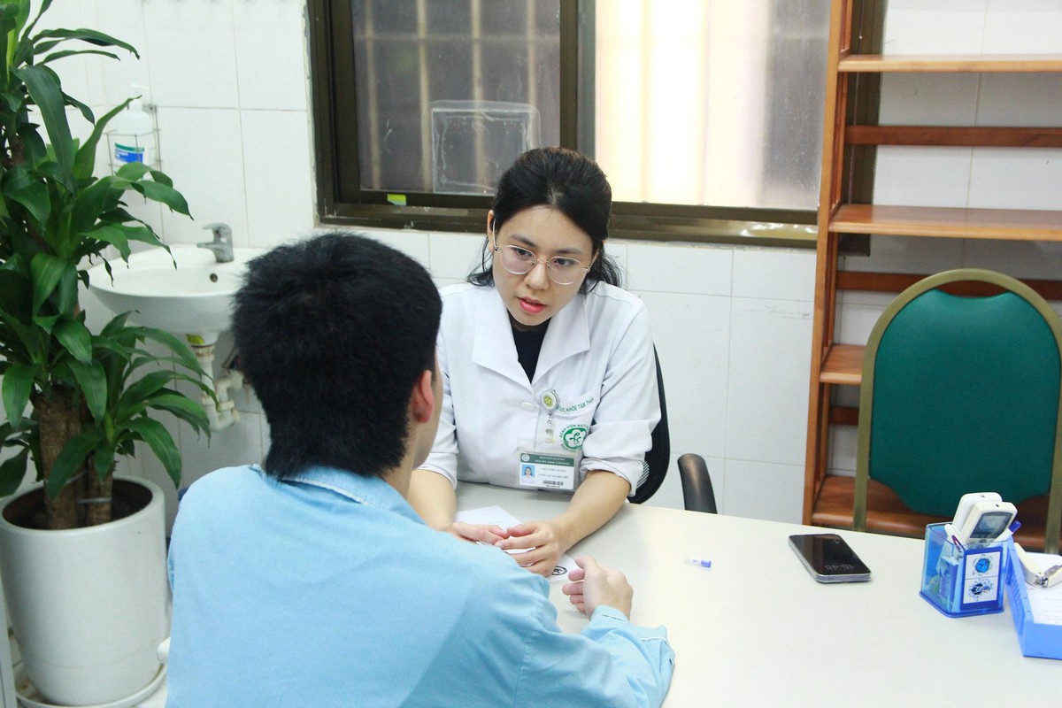 Gian lận điểm thi ở Tuyên Quang: Đừng để áp lực thành tích đẩy trẻ vào khủng hoảng tâm lý - Ảnh 1.