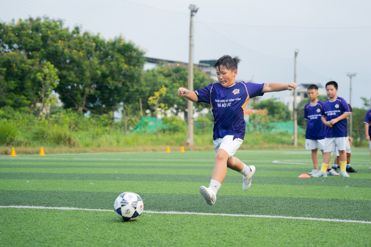 Trung tâm Bóng đá Cộng đồng Hà Nội FC: Bước khởi đầu từ một cam kết với cử tri - Ảnh 3.
