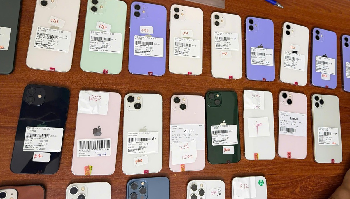 Lào Cai: Khởi tố 3 đối tượng vận chuyển lậu 28 điện thoại iPhone qua biên giới - Ảnh 1.