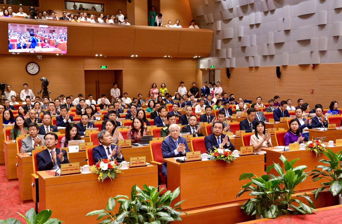 Bí thư Thành ủy Hà Nội: Tập trung xử lý ngập úng, an toàn thực phẩm để tăng trưởng 2 con số- Ảnh 1.