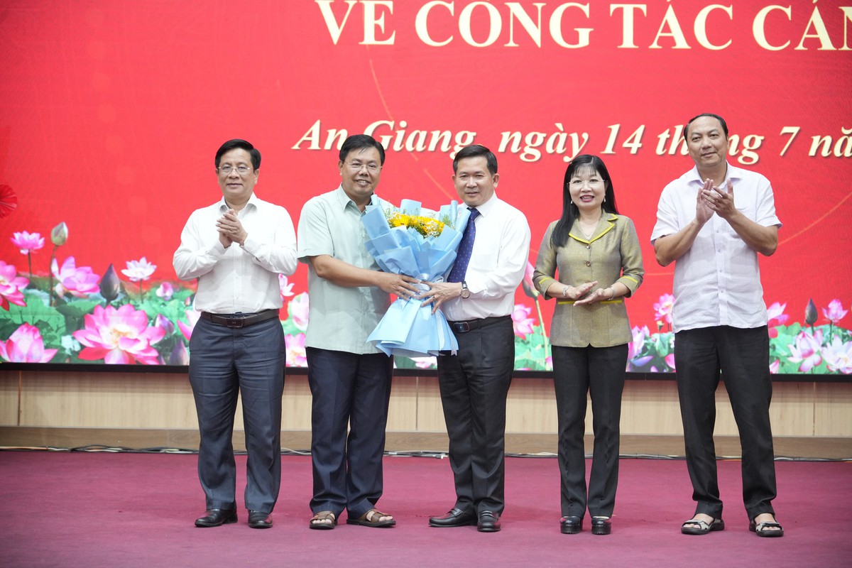 Trung tướng Đinh Văn Nơi giữ chức Phó Bí thư tỉnh An Giang - Ảnh 1.
