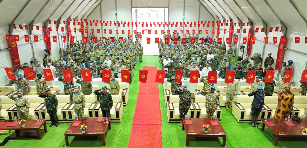 Lực lượng gìn giữ hòa bình Việt Nam tại Abyei đón nhận huy chương Liên hợp quốc - Ảnh 2.