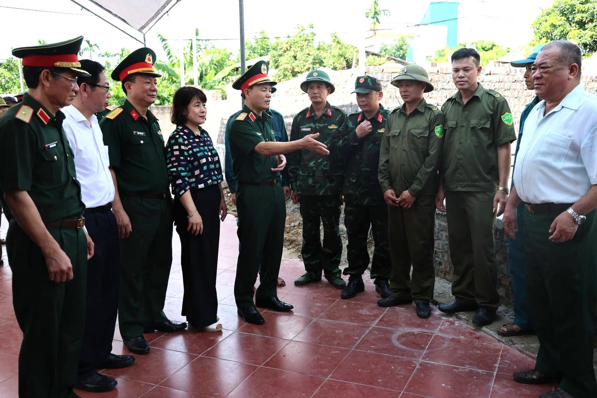 Bộ tư lệnh Quân khu 3 thăm, động viên lực lượng hỗ trợ xây dựng nhà tình nghĩa  - Ảnh 1.