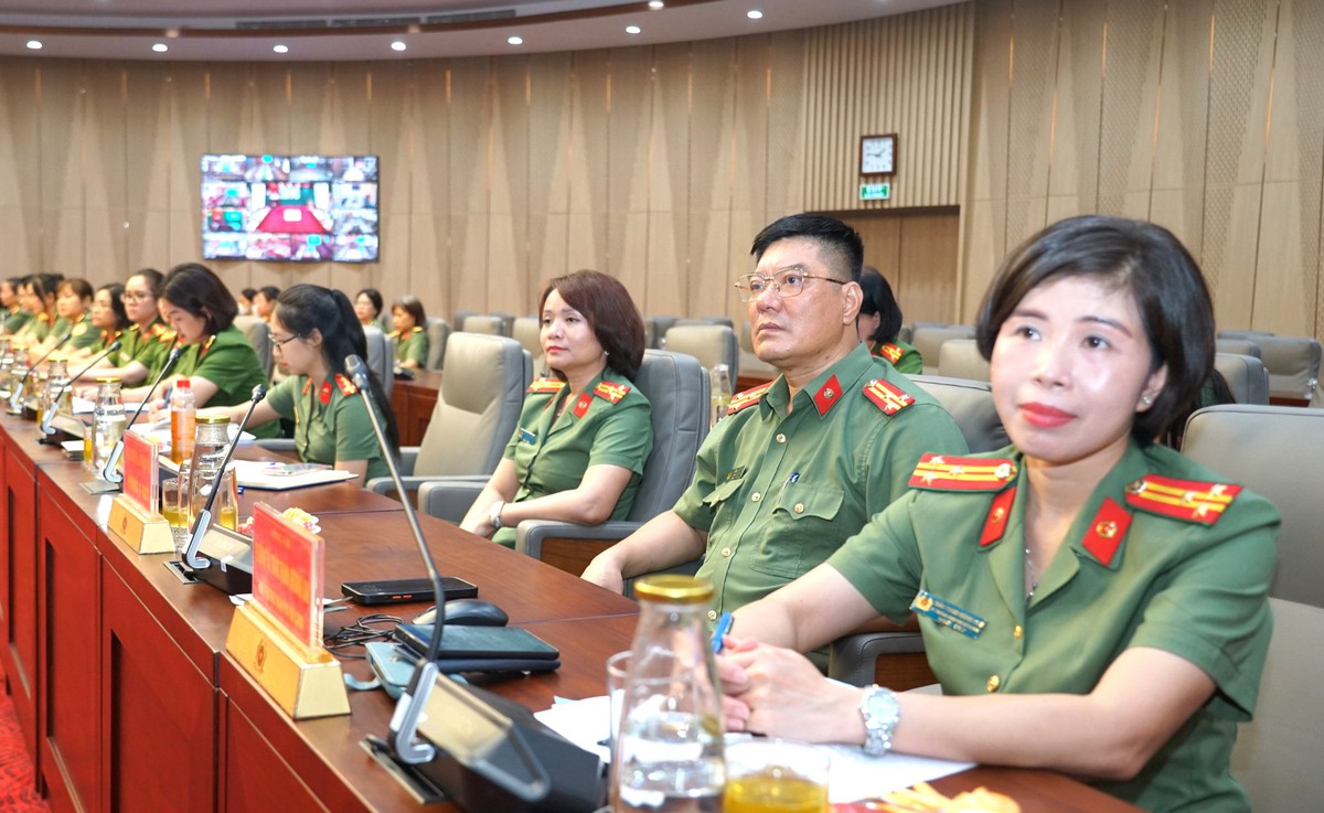 Nhiều hoạt động nổi bật, có ý nghĩa chính trị, xã hội sâu sắc trong phụ nữ Công an nhân dân - Ảnh 1.
