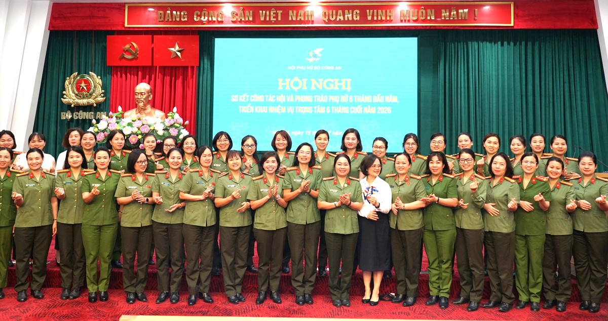 Nhiều hoạt động nổi bật, có ý nghĩa chính trị, xã hội sâu sắc trong phụ nữ Công an nhân dân - Ảnh 10.