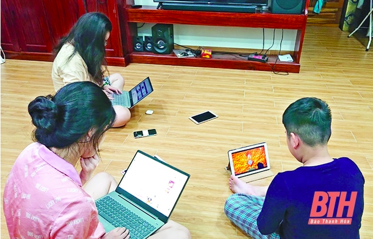 Mạng xã hội chen vào giữa gia đình - Ảnh 1.