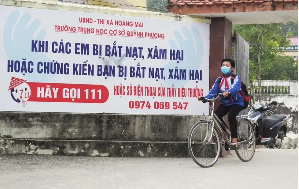 Chuyện của những Hiệu trưởng nhiều năm công khai số điện thoại để "ngăn bạo lực"- Ảnh 1.