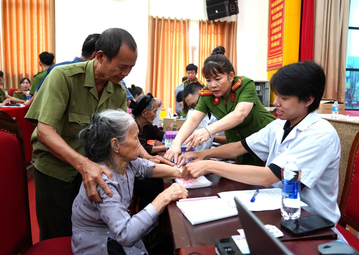 Cuộc chạy đua giữ lại cơ hội gọi đúng tên liệt sĩ - Ảnh 1.