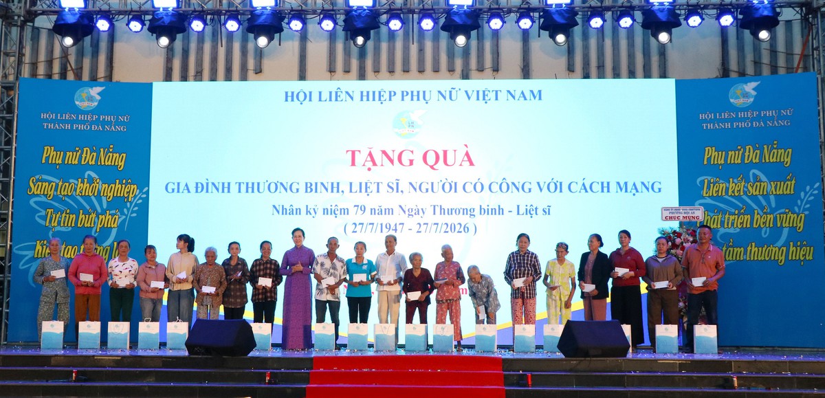 Chủ tịch Hội LHPN Việt Nam thăm, tặng quà Mẹ Việt Nam anh hùng và gia đình chính sách tại Đà Nẵng - Ảnh 3.