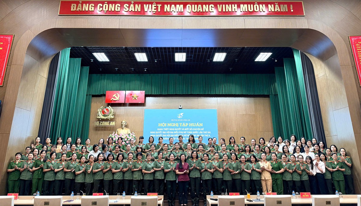 Phụ nữ Công an nhân dân quán triệt Nghị quyết Đại hội Phụ nữ toàn quốc lần thứ XIV - Ảnh 4.
