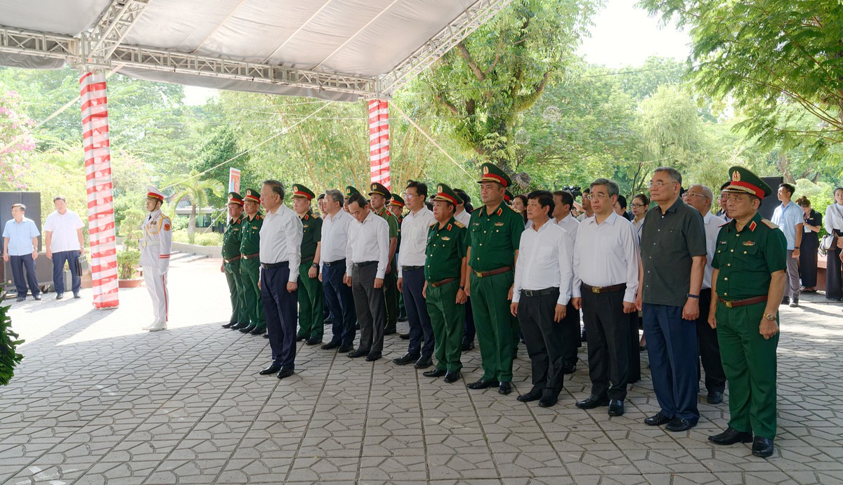 TPHCM: Tổng Bí thư, Chủ tịch nước Tô Lâm tri ân Anh hùng liệt sĩ tại Công viên Lê Thị Riêng - Ảnh 1.