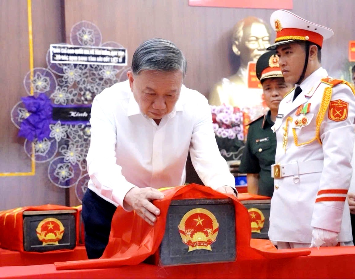 TPHCM: Tổng Bí thư, Chủ tịch nước Tô Lâm tri ân Anh hùng liệt sĩ tại Công viên Lê Thị Riêng - Ảnh 6.