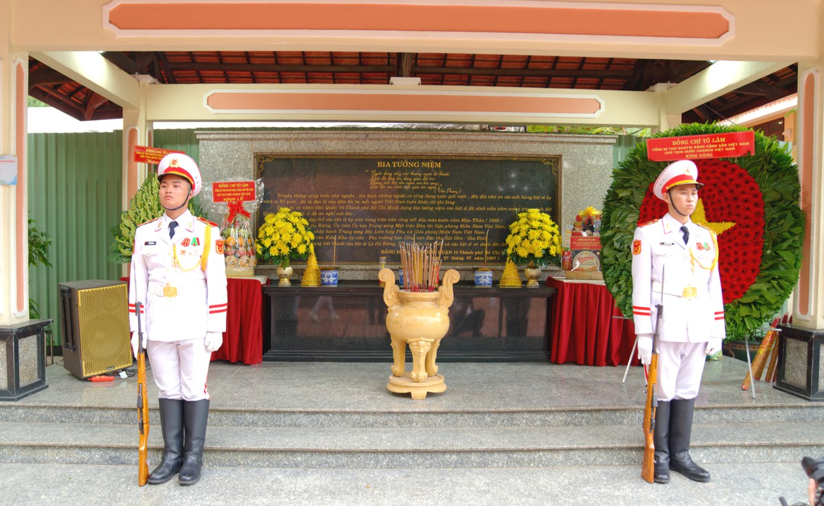 TPHCM: Tổng Bí thư, Chủ tịch nước Tô Lâm tri ân Anh hùng liệt sĩ tại Công viên Lê Thị Riêng - Ảnh 7.
