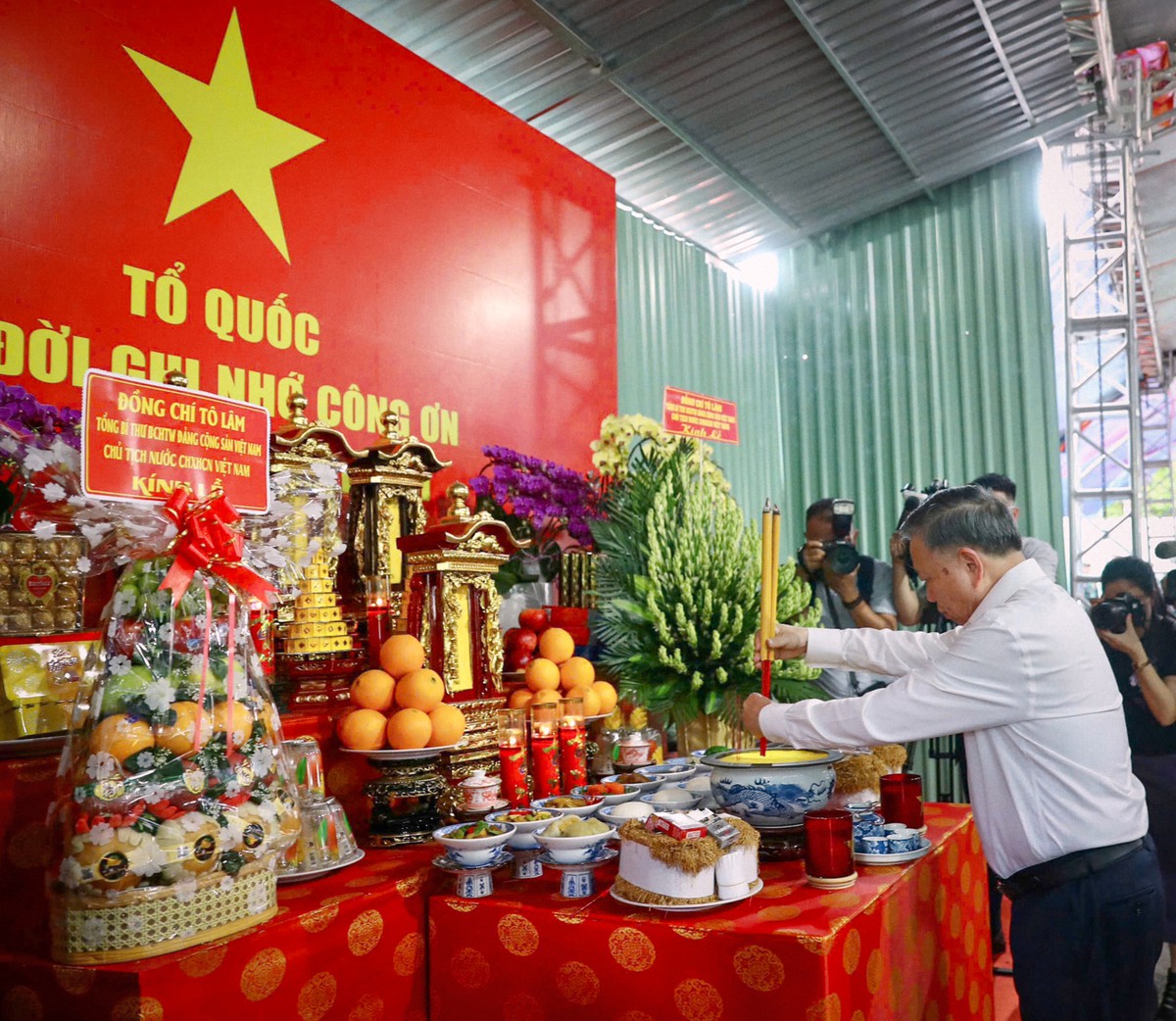 TPHCM: Tổng Bí thư, Chủ tịch nước Tô Lâm tri ân Anh hùng liệt sĩ tại Công viên Lê Thị Riêng - Ảnh 3.