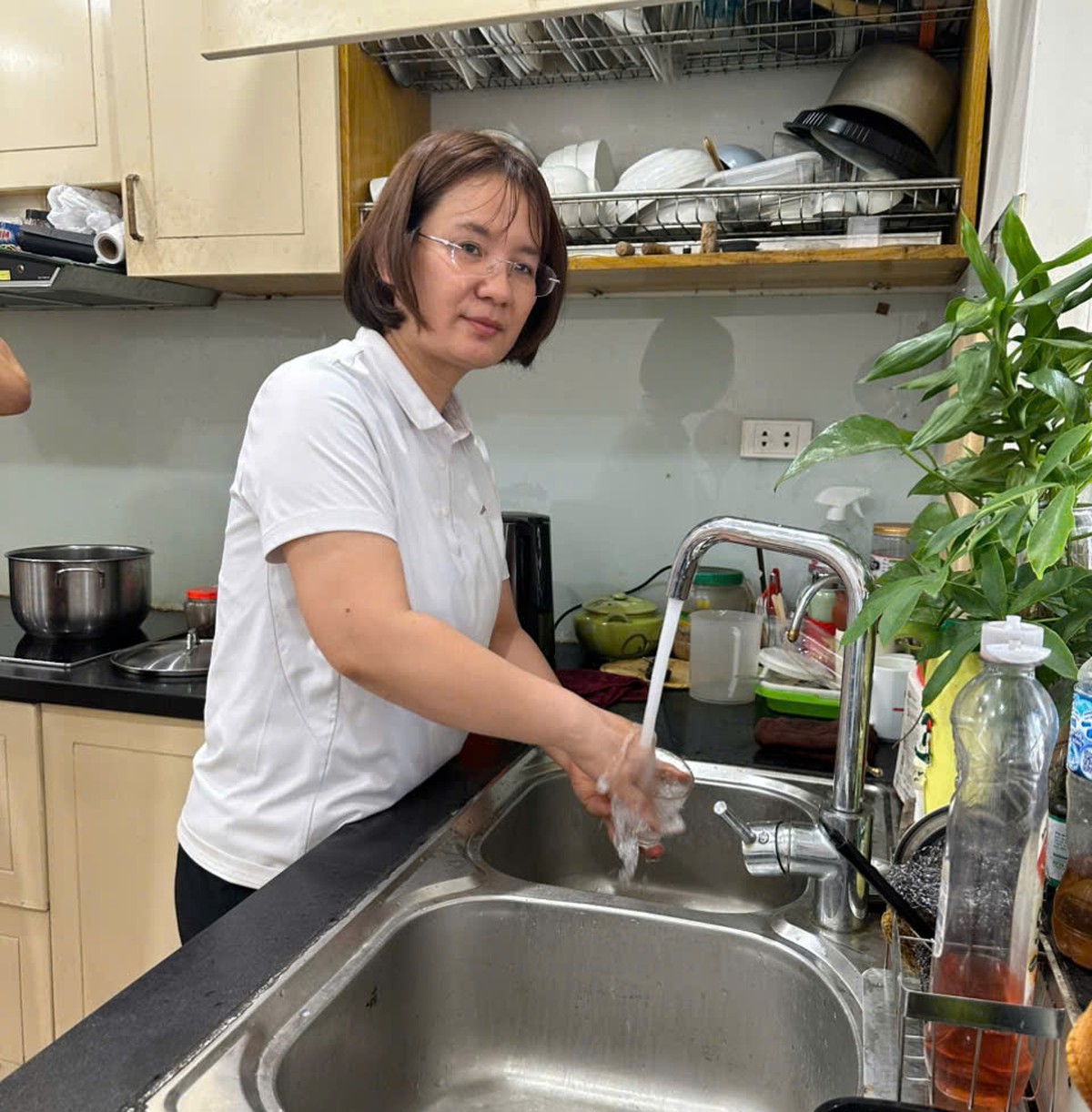 Thu nhập tăng, vì sao nhiều gia đình vẫn thấy chật vật? - Ảnh 1.