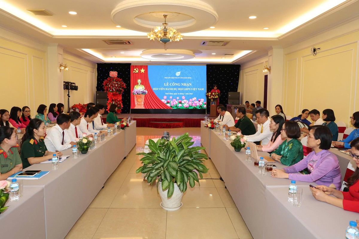 Hội LHPN tỉnh Ninh Bình công nhận 21 hội viên danh dự- Ảnh 1.