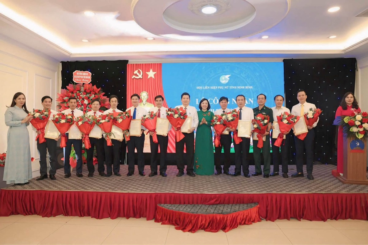 Hội LHPN tỉnh Ninh Bình công nhận 21 hội viên danh dự- Ảnh 5.