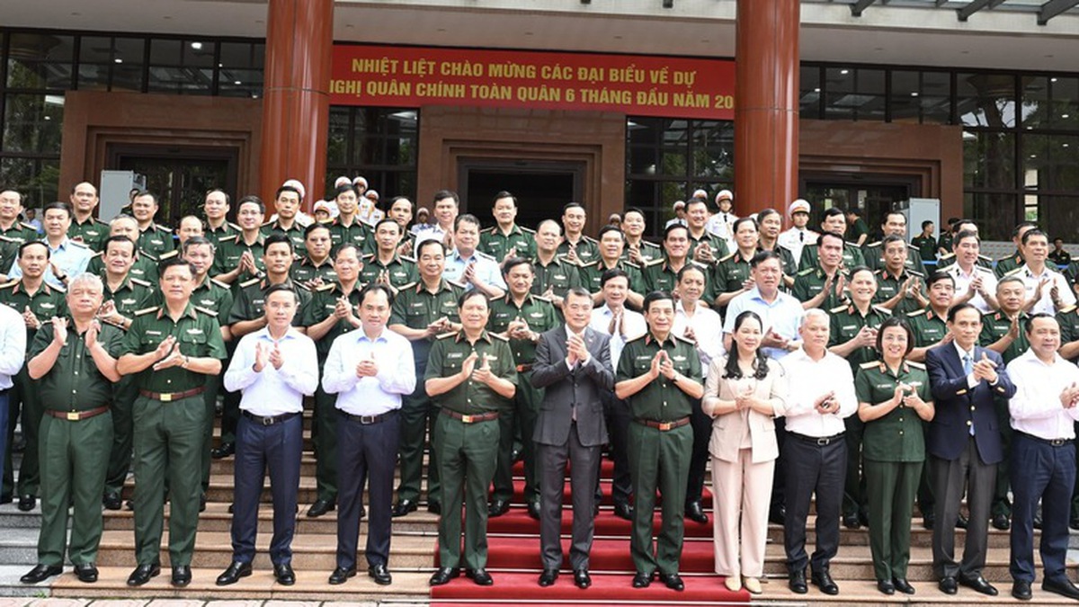 Thủ tướng Lê Minh Hưng: Quân đội phải nhìn xa hơn, tham mưu chiến lược sâu hơn - Ảnh 1.
