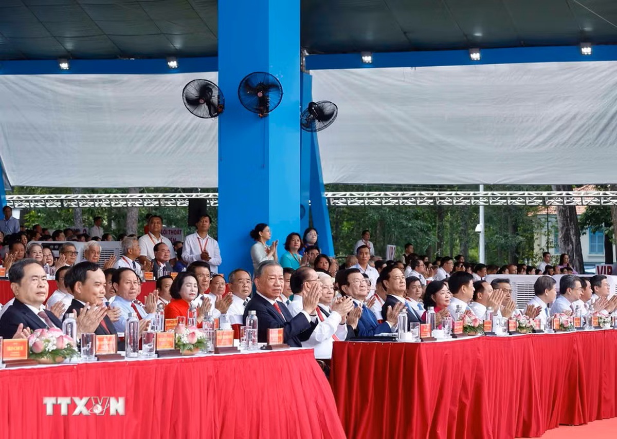 Phát biểu của Tổng Bí thư, Chủ tịch nước Tô Lâm tại Lễ kỷ niệm 50 năm thành phố Sài Gòn - Gia Định vinh dự mang tên Chủ tịch Hồ Chí Minh- Ảnh 1.
