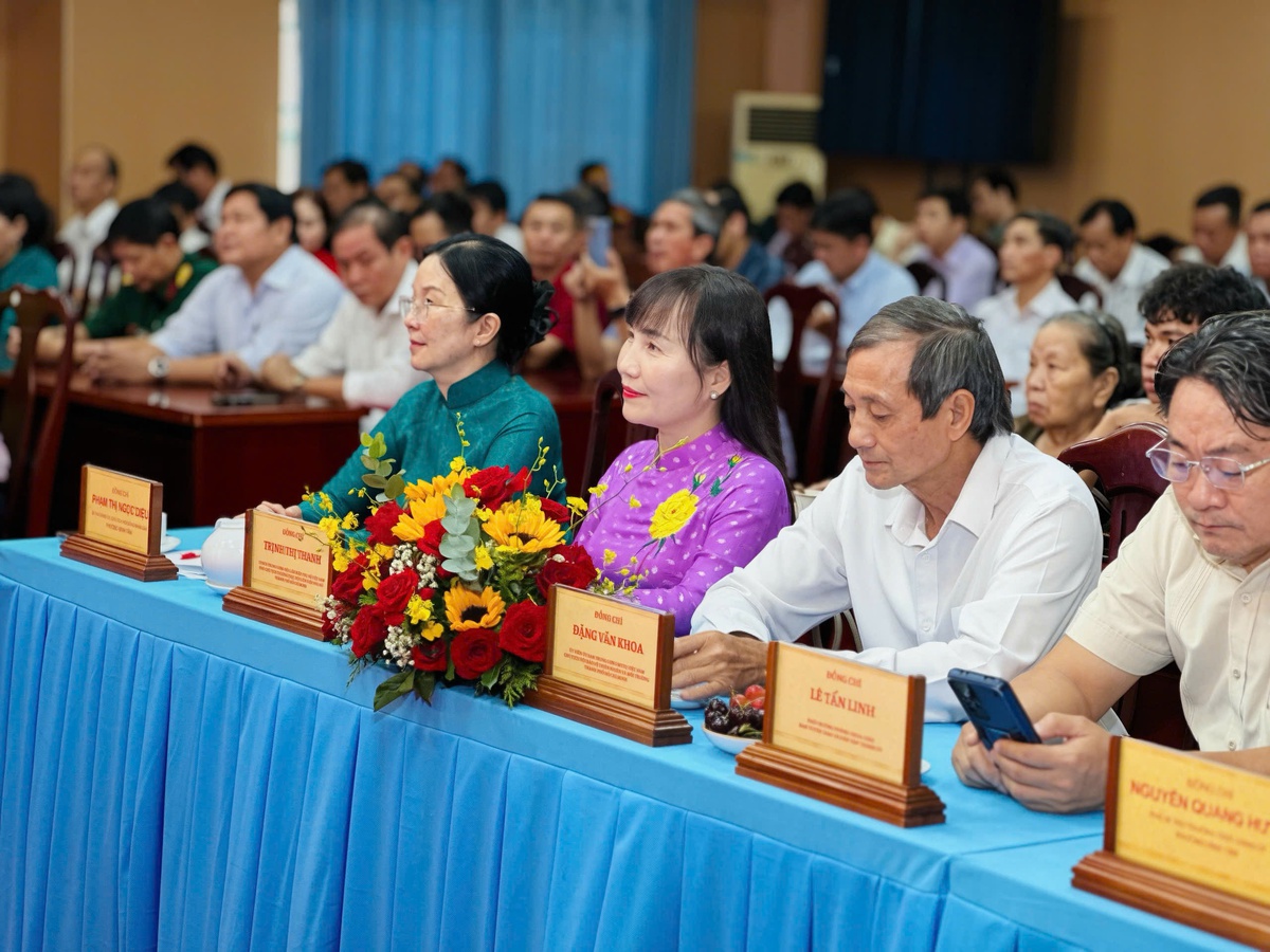 Hội LHPN TPHCM và phường Bình Tân tri ân nữ cựu tù chính trị- Ảnh 1.