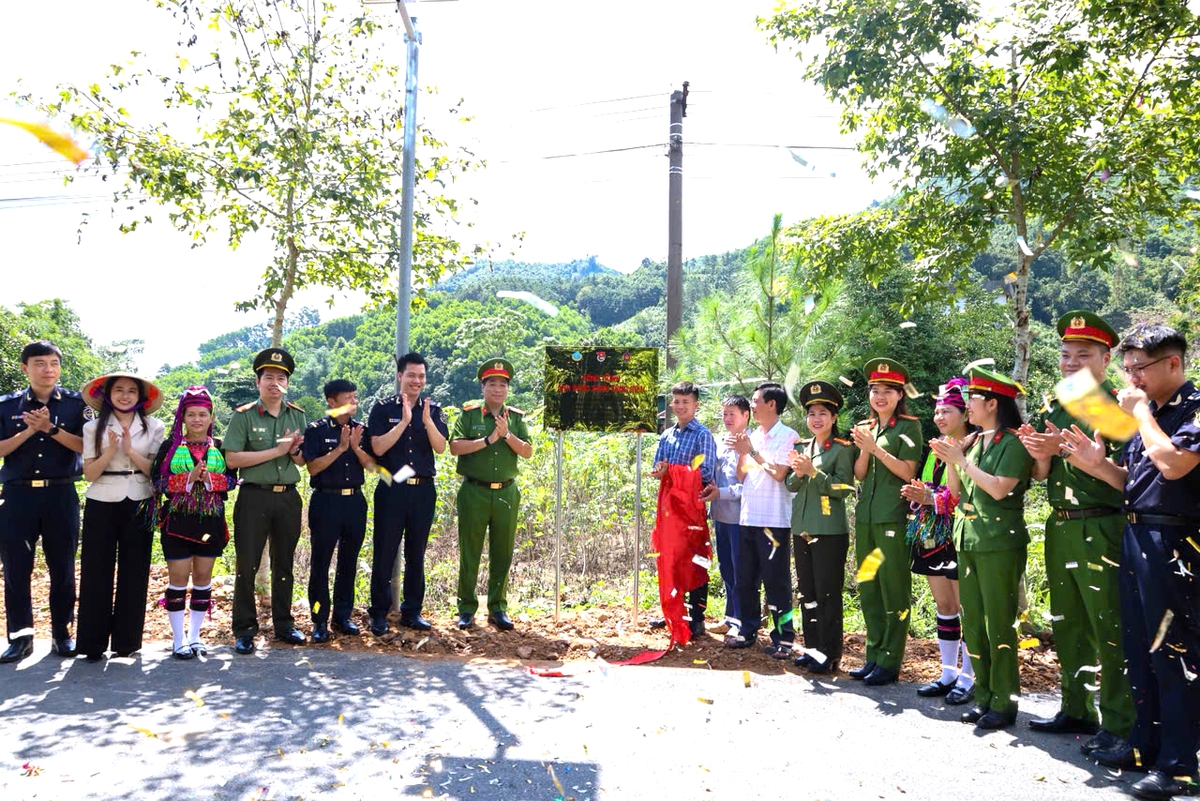 Quảng Ninh: Ra mắt công trình “Ánh sáng xanh vùng biên”- Ảnh 1.