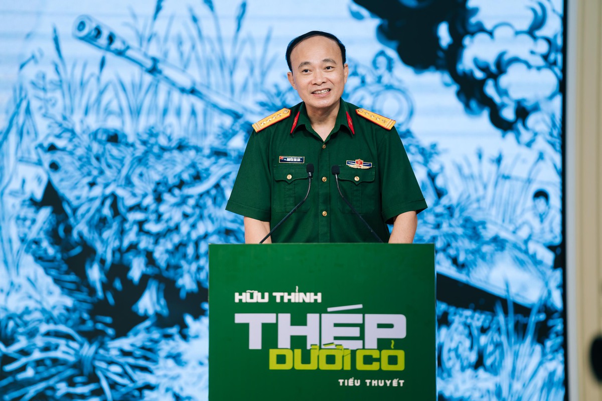 Nhà thơ Hữu Thỉnh ra mắt tiểu thuyết đầu tay - Ảnh 2.