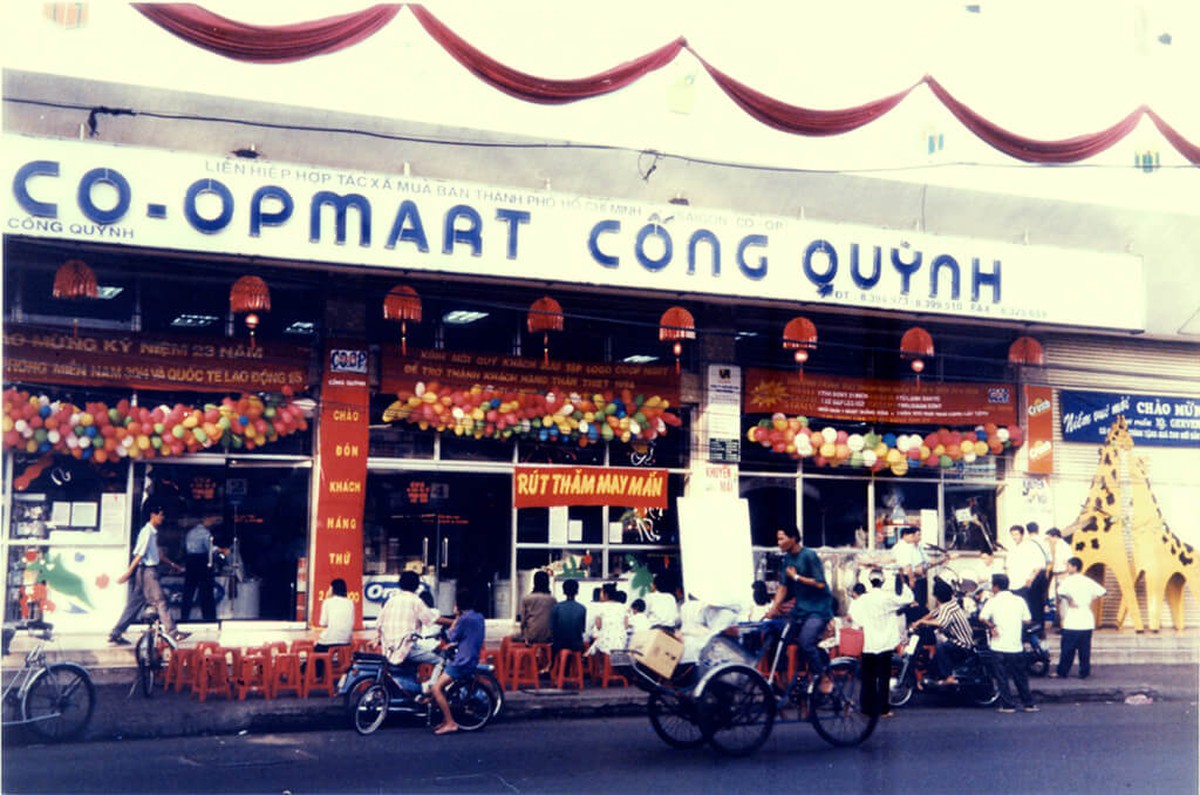 Những thế hệ phụ nữ trong 50 năm Thành phố mang tên Bác - Bài 1: Nữ Anh hùng tiên phong với mô hình siêu thị hiện đại- Ảnh 2.