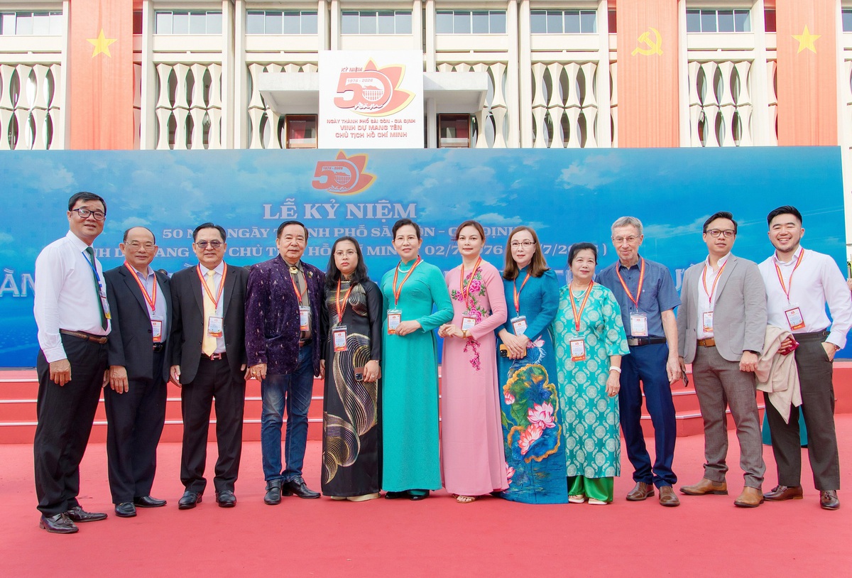 Chủ tịch Hội LHPN Việt Nam Lê Thị Thủy tham dự Lễ kỷ niệm 50 năm thành phố mang tên Bác - Ảnh 4.