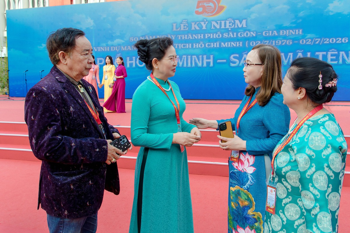 Chủ tịch Hội LHPN Việt Nam Lê Thị Thủy tham dự Lễ kỷ niệm 50 năm thành phố mang tên Bác - Ảnh 3.