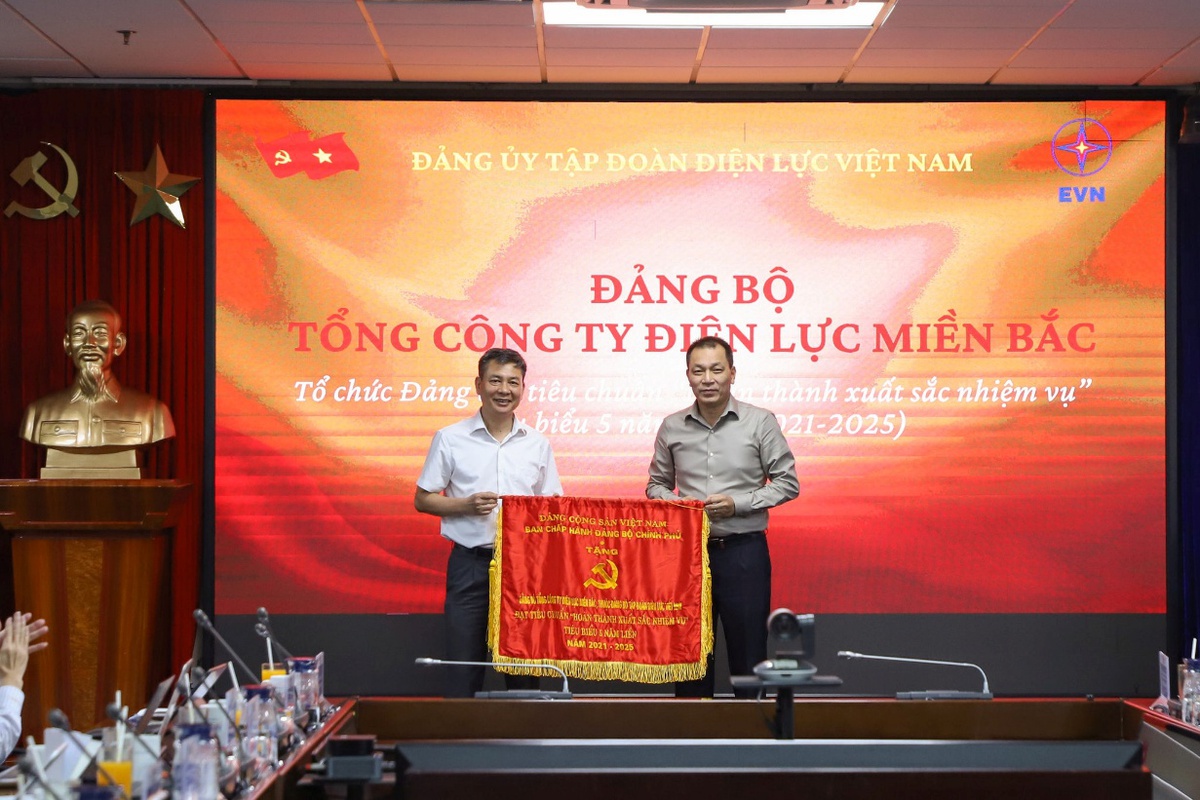 EVNNPC bảo đảm cung ứng điện an toàn, ổn định, quyết tâm hoàn thành toàn diện nhiệm vụ năm 2026 - Ảnh 4.