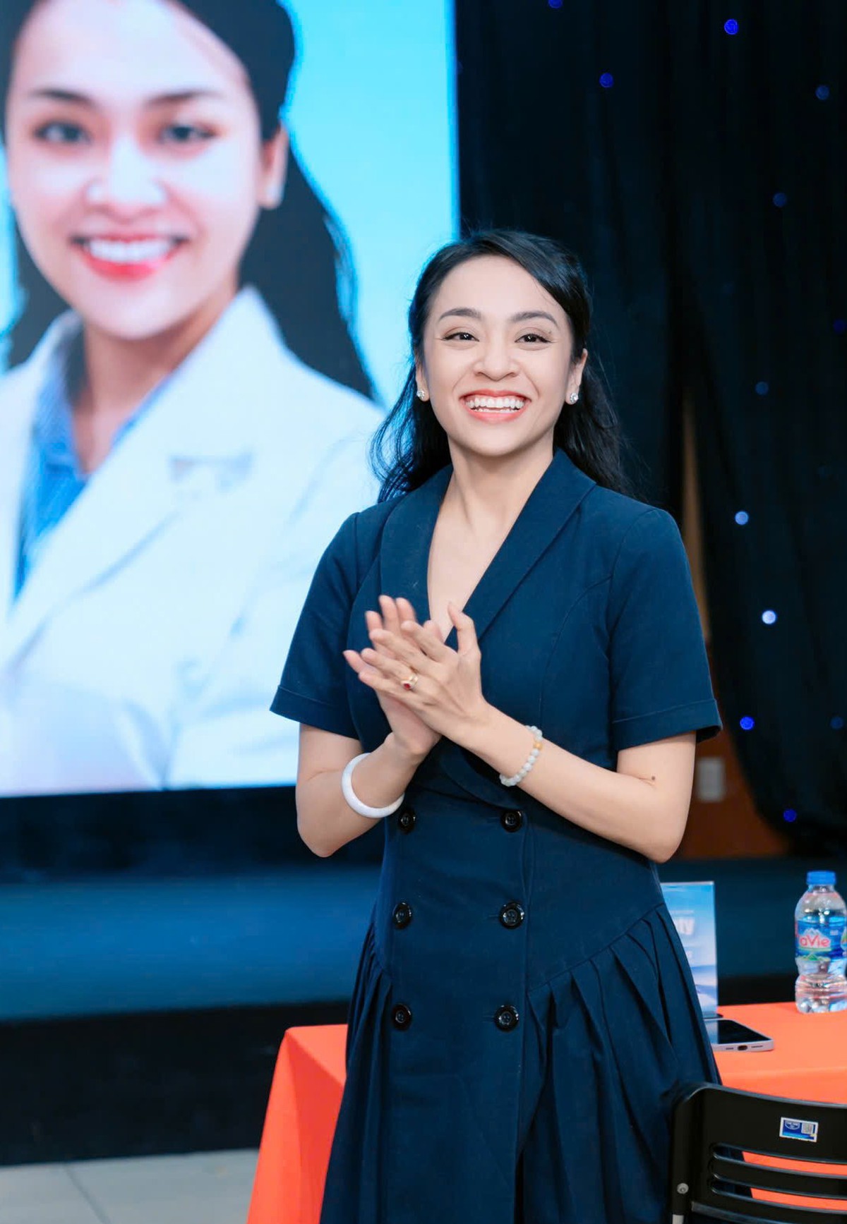 Những thế hệ phụ nữ trong 50 năm Thành phố mang tên Bác - Bài 2: Chung tay xây dựng thành phố nghĩa tình- Ảnh 2.