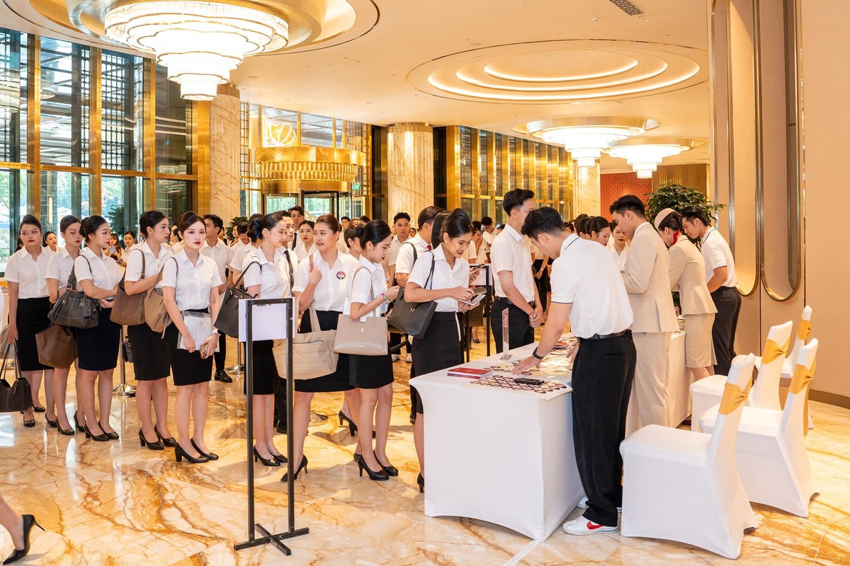 Sức nóng ngày hội tuyển dụng tiếp viên hàng không lớn nhất năm của Sun PhuQuoc Airways tại Hà Nội - Ảnh 2.