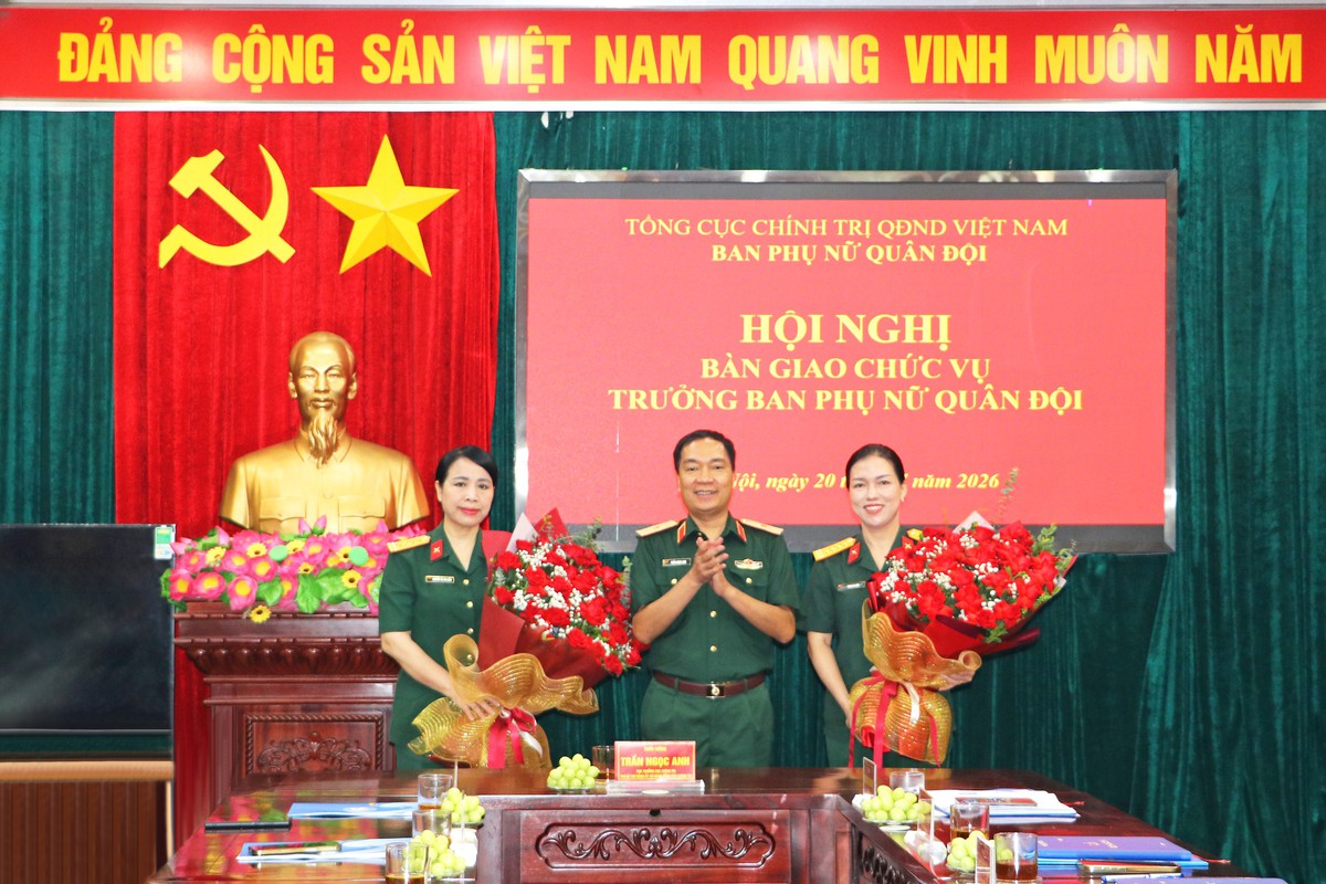 Bàn giao chức vụ Trưởng ban Phụ nữ Quân đội- Ảnh 1.